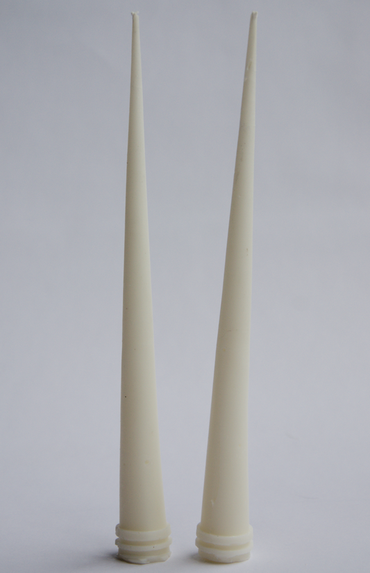 נרות פמוט COLUMN מינימליסטיים משעוות קוקוס על רקע לבן