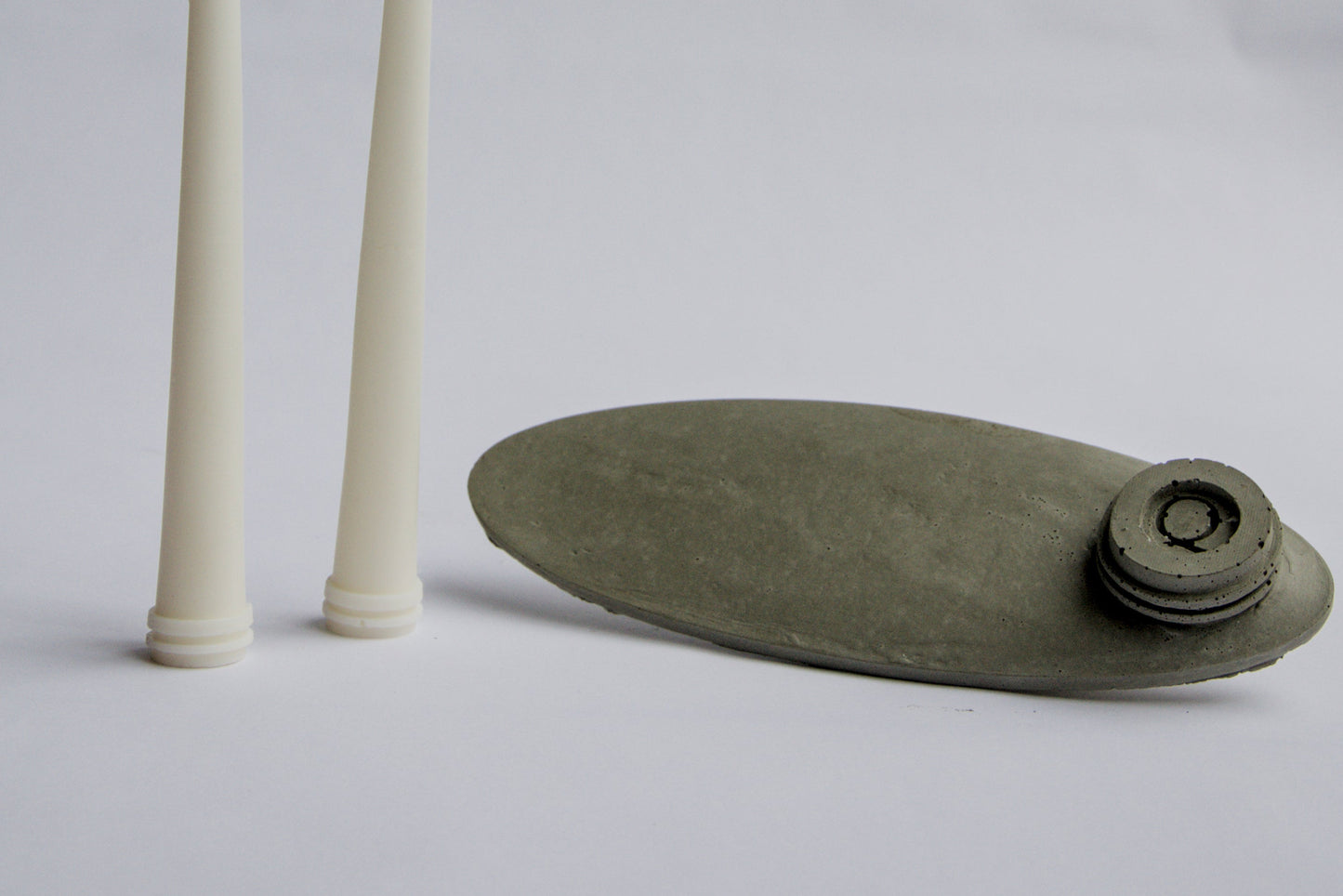 סט התחלה עם פמוט בטון ונרות פמוט בעבודת יד
