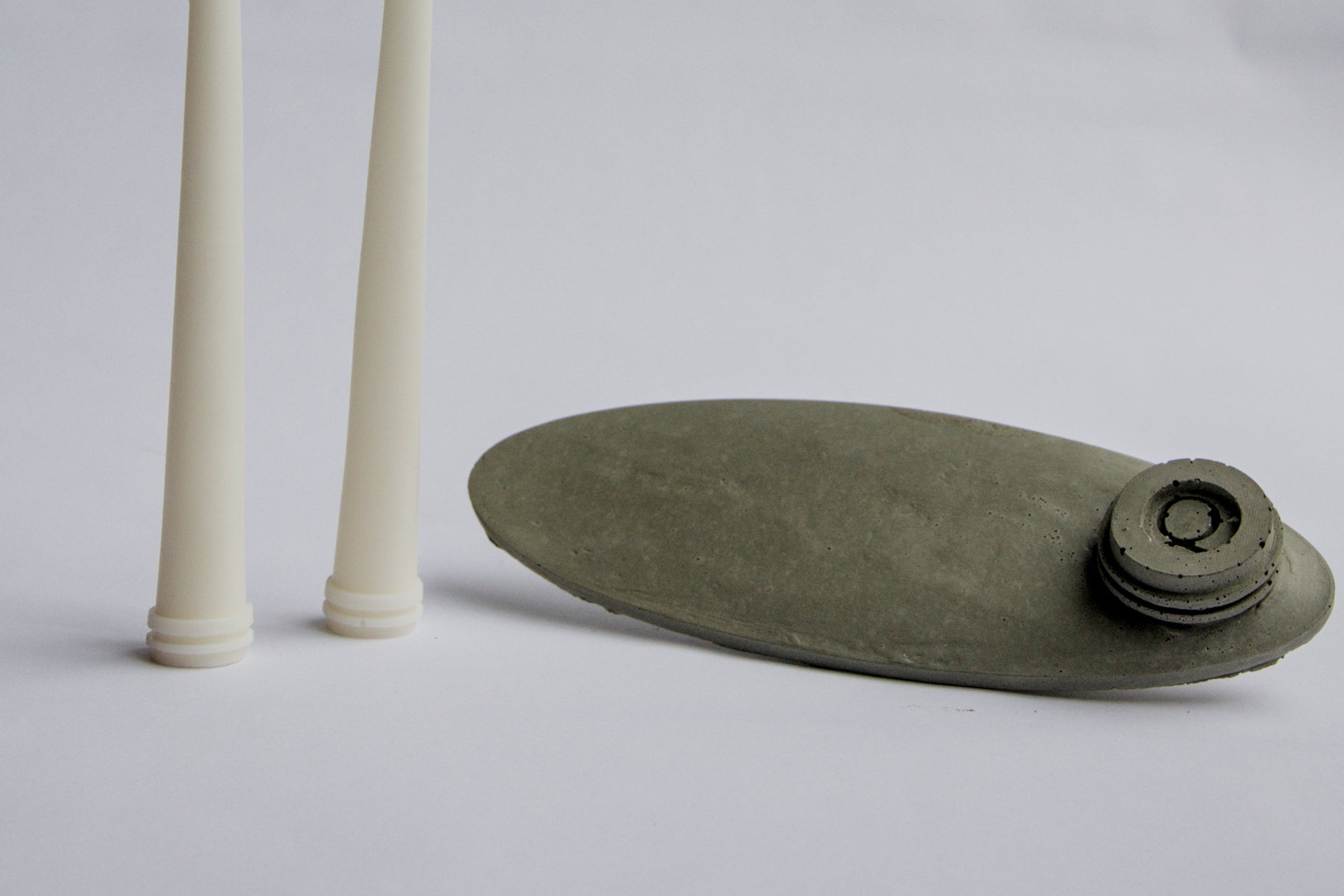 סט התחלה עם פמוט בטון ונרות פמוט בעבודת יד
