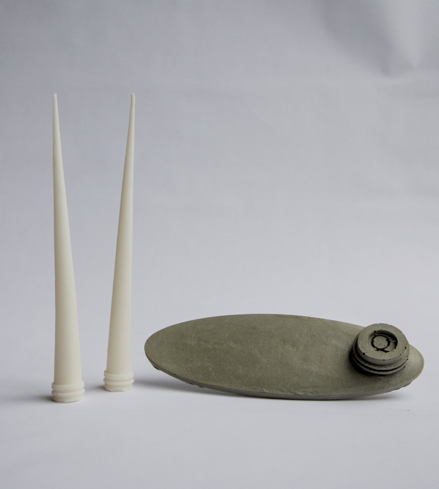 סט התחלה - פמוט ELLIPSE אליפטי עם נרות מינימליסטיים
