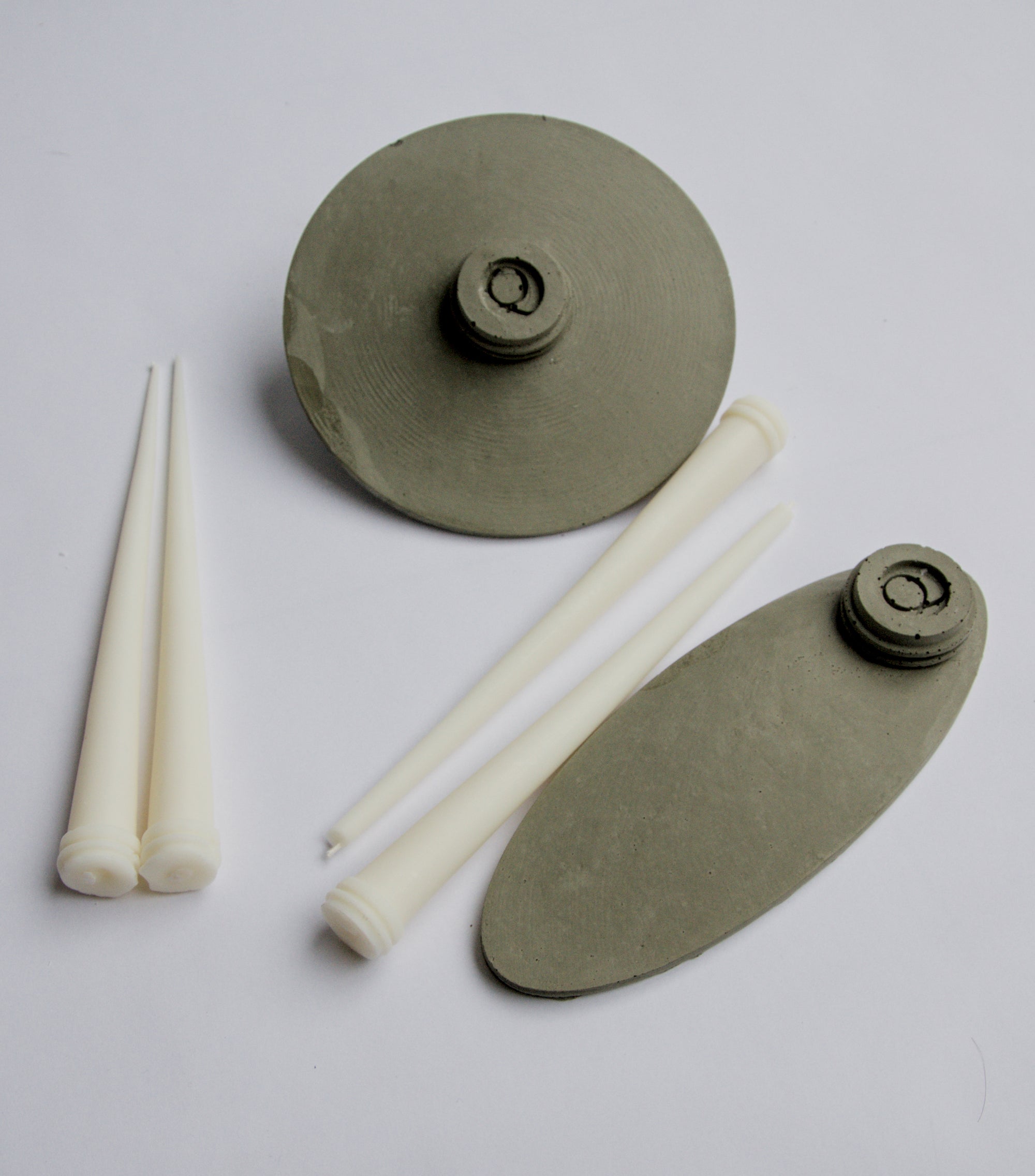 Table Set על שולחן אוכל - עיצוב מינימליסטי ומאוזן
